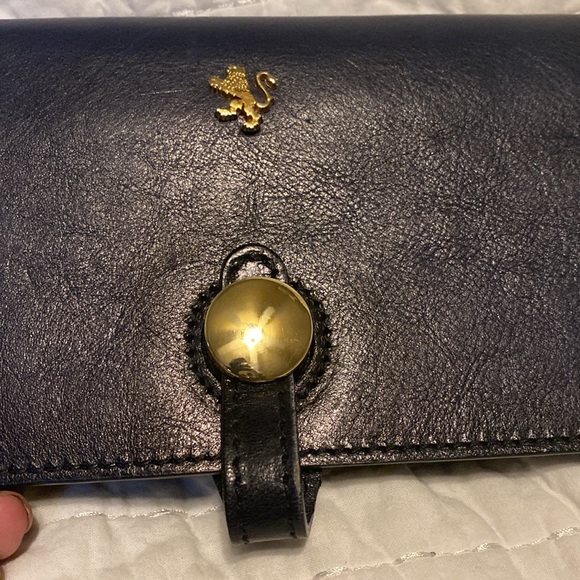 Unisex Pratese Firenze Leather Clutch Wallet Midnight Blue ♥️
Pure Class - Picture 5 of 13